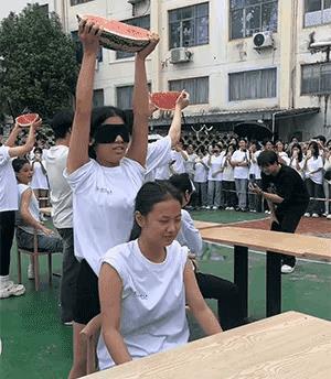 小姐姐荣誉心很强啊[捂脸哭]