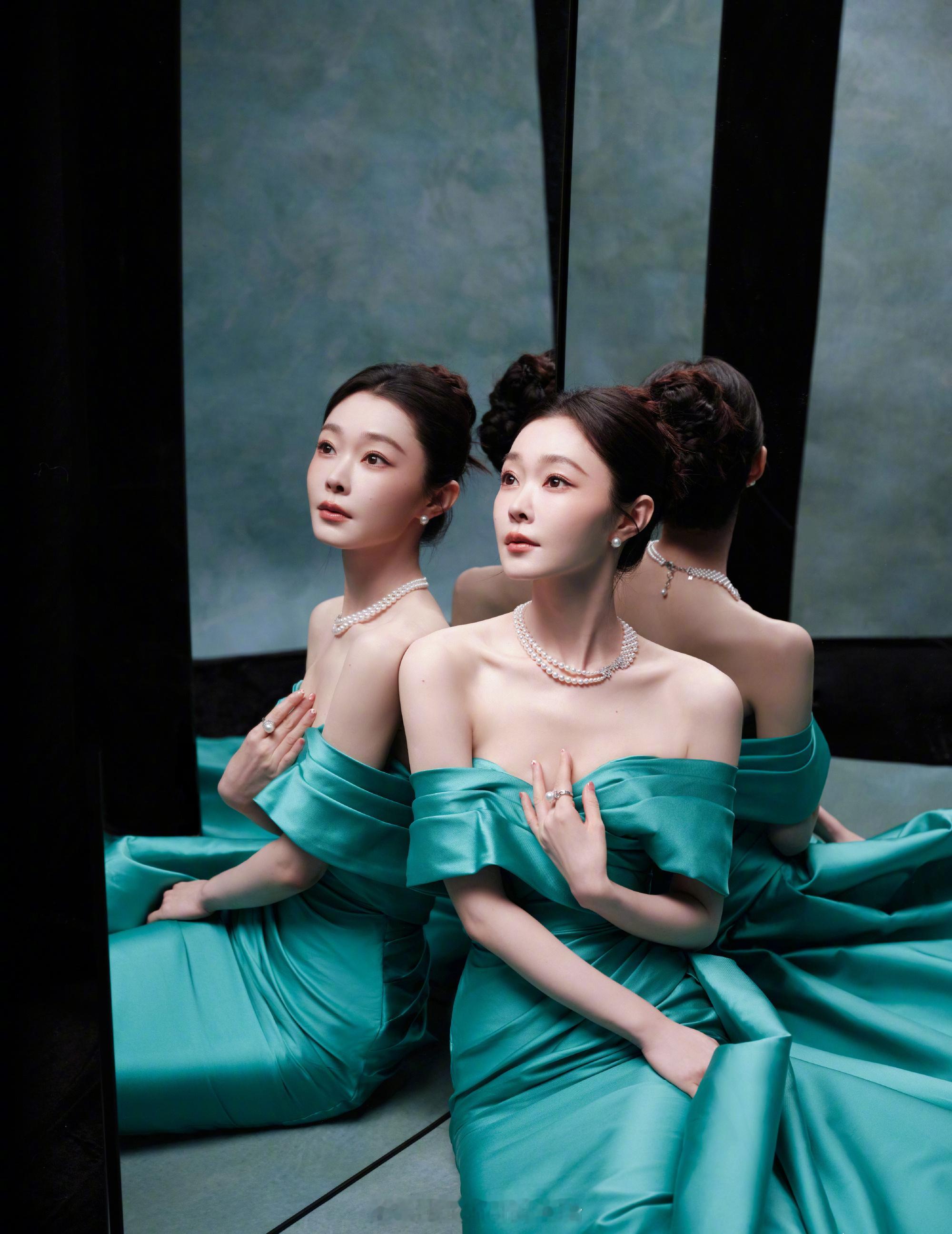 宋轶换微博背景谁还没被宋轶这波换背景可爱到！quietly换上软萌卡通，安静