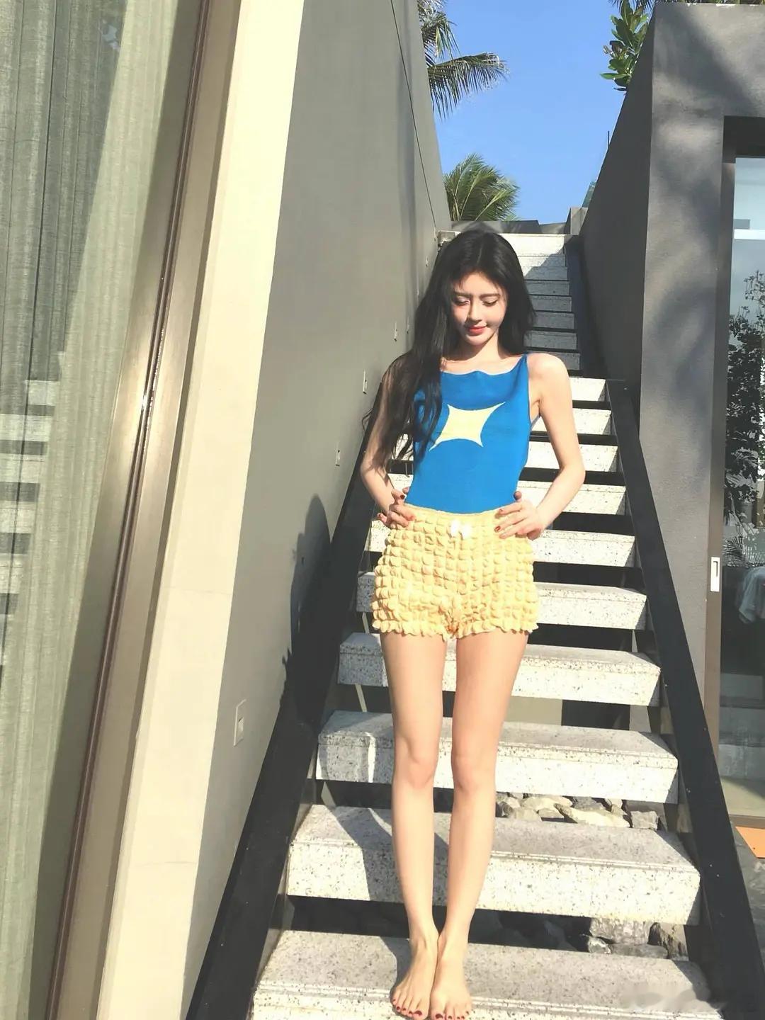 鞠婧祎又过夏天了🙉真的不用工作吗