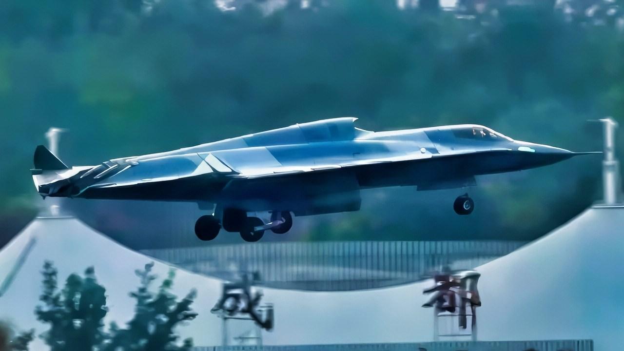 双发战机早淘汰？成都试飞的歼-36三发无尾翼设计有何深意2024年12月成都