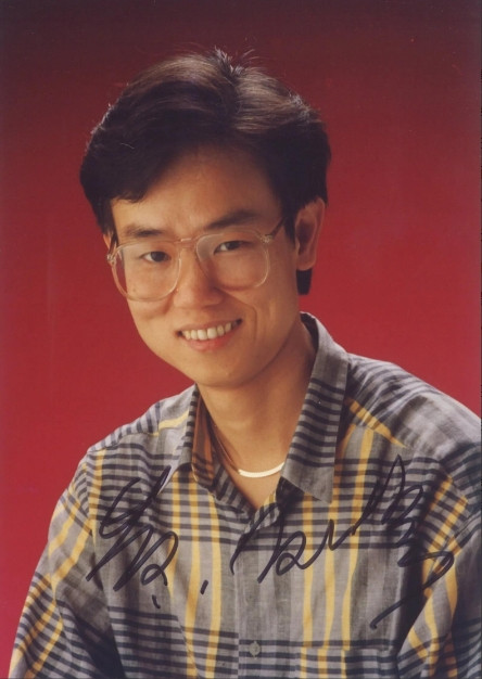 1992年，黄百鸣拍《家有喜事》，他请来刚走红的周星驰，周星驰要价800万，而当