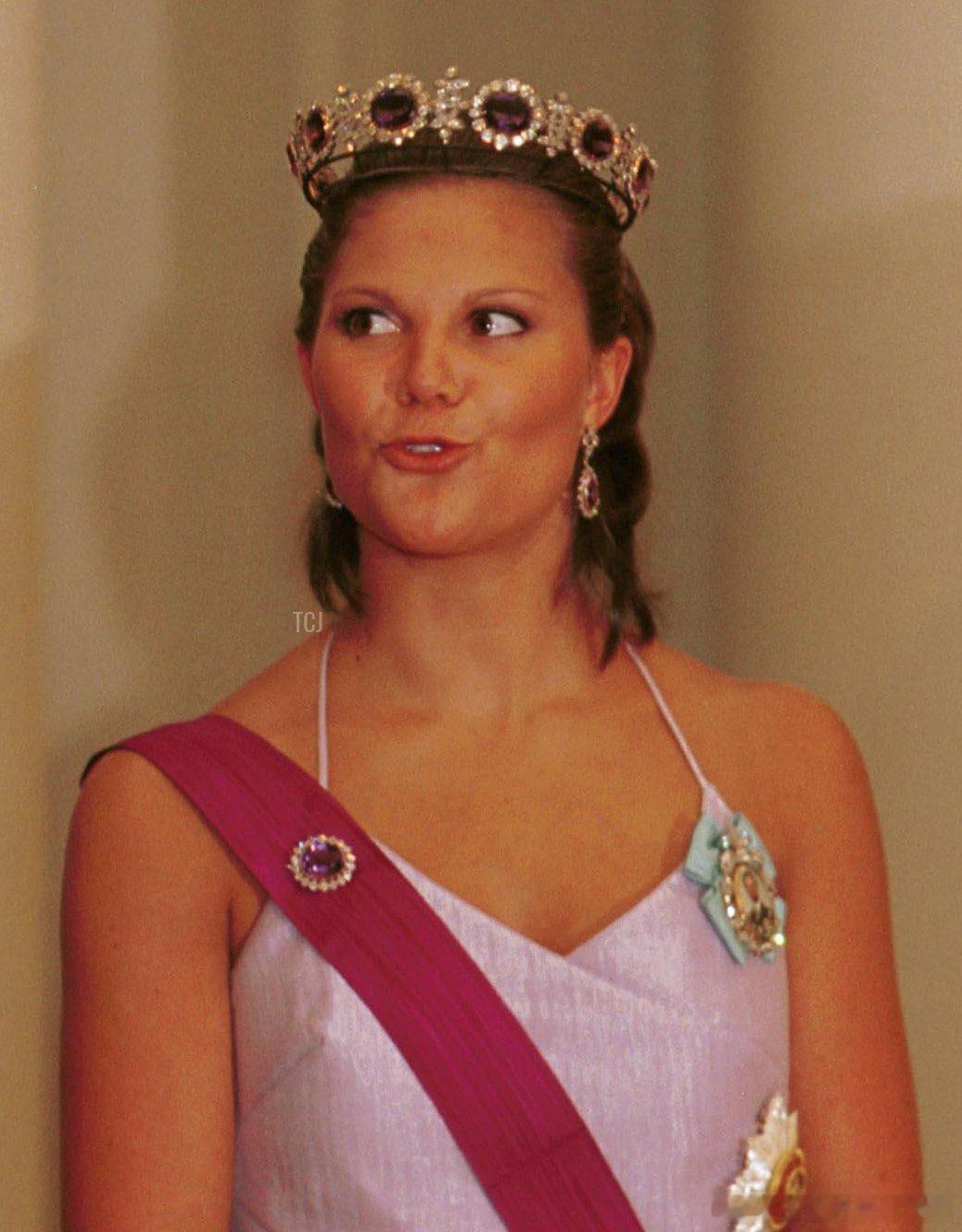 珠宝浅聊与瑞典女王储维多利亚最适配的王冠，众所周知，大维最喜欢的就是梳大光明和