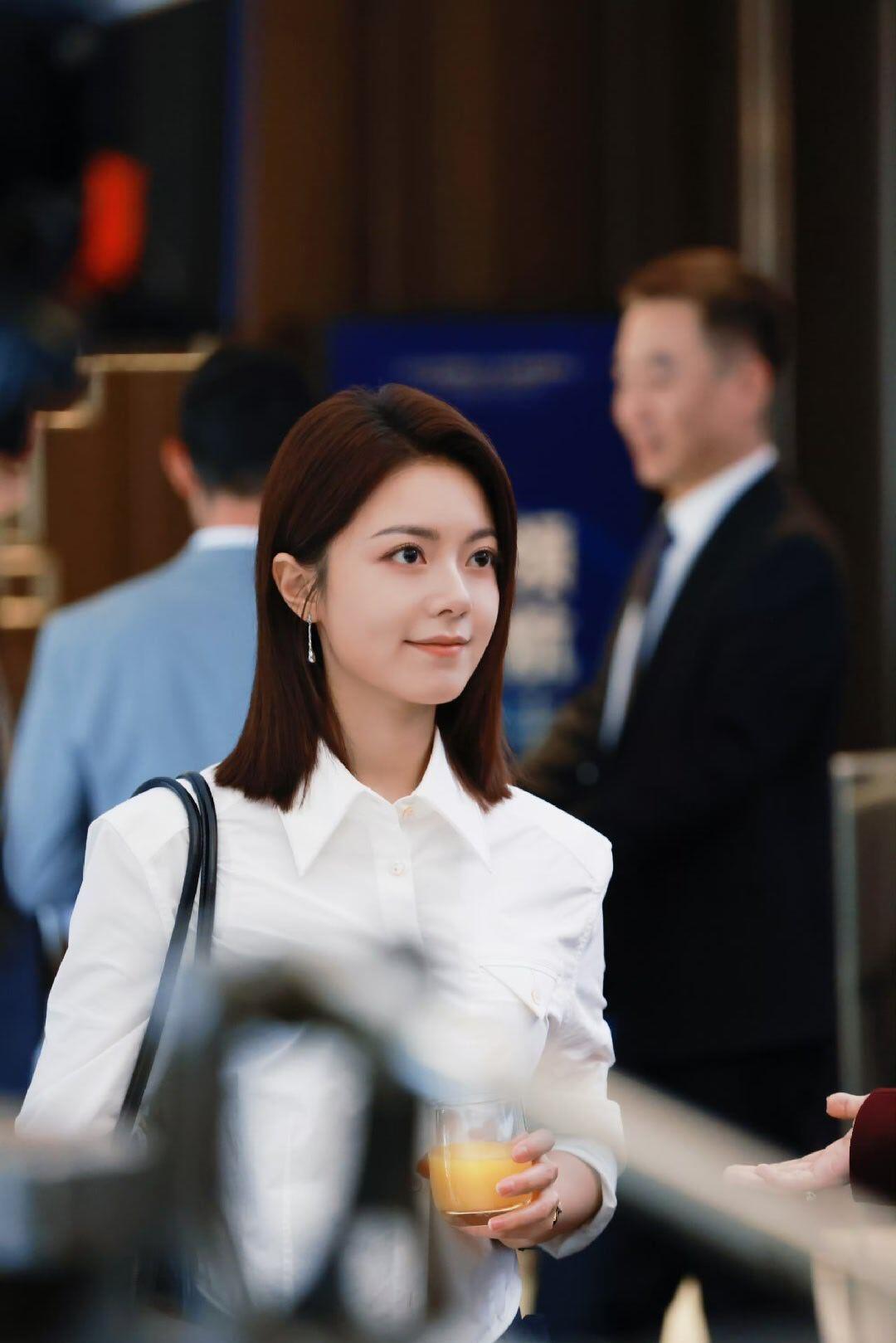 赵今麦新剧求婚现场被赵今麦新剧求婚现场打动！徐迟面对求婚的复杂心境，在她演绎下真