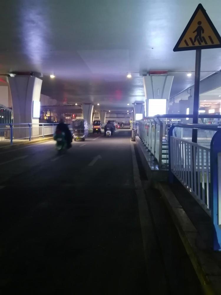 用我的经历告诉你。不管男的，还是女的，如果你很喜欢一个人，就大胆的去追，不管成功