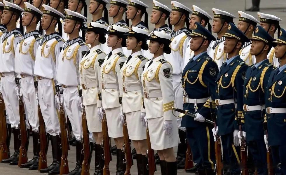 这段时间，外国元首频繁访华，导致中国人民解放军仪仗司礼大队出勤率格外的高。毕