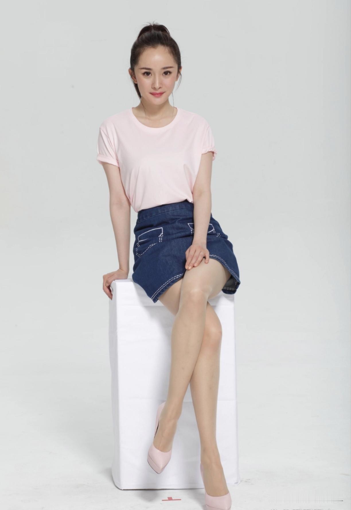 原来“高马尾”才是女明星拿捏“少女感”的神！真的很少见杨幂如此青春甜美的样子，