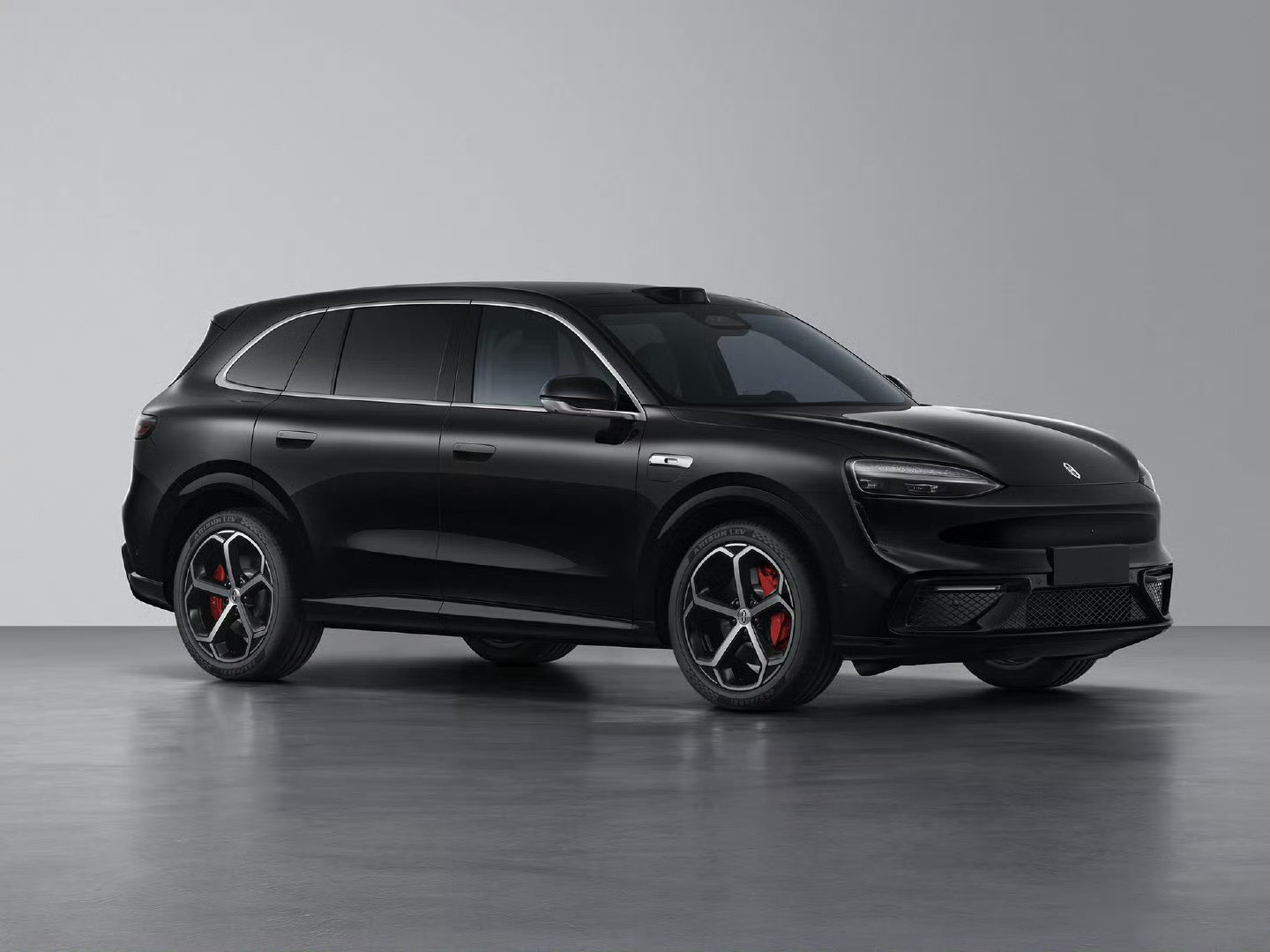 问界M6的外观和内饰相比789更年轻化且突出主体客群还不乏几个小巧思和小设计过去