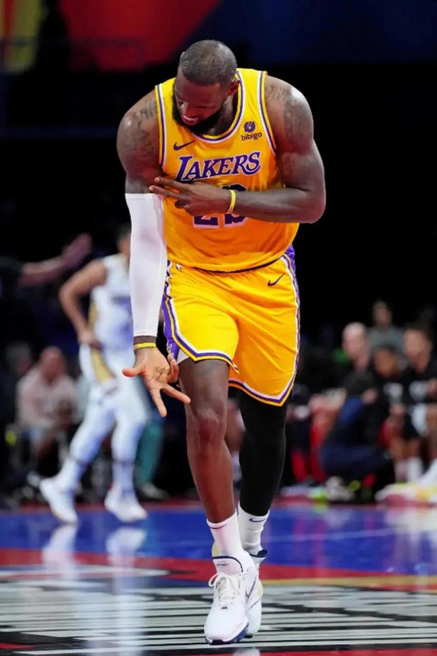 詹姆斯这样打下去，可能顶薪续约的是詹姆斯，而不是小里弗斯了，詹姆斯攻守兼备，而且