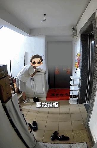 真恶心！一位网友分享自家门口监控拍到的画面，在短短一周时间内，居然有三波不同的陌