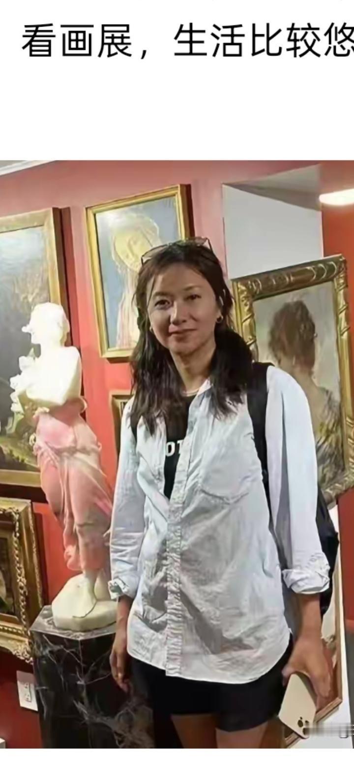 徐静蕾这“退休”日子过得！公司还在国内赚钱，她却在美国享受人生？这到底算不算