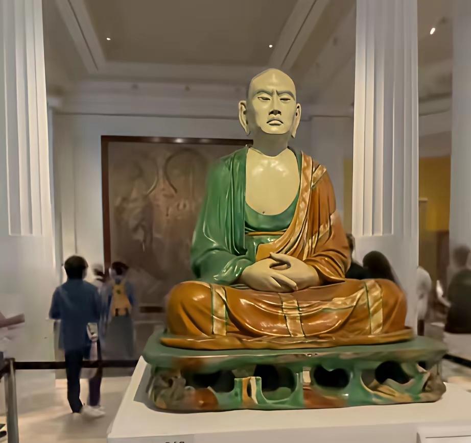 博物馆不让拍照的原因找到了，不是怕闪光灯，也不是怕破坏文物，而是怕你拍了照几年