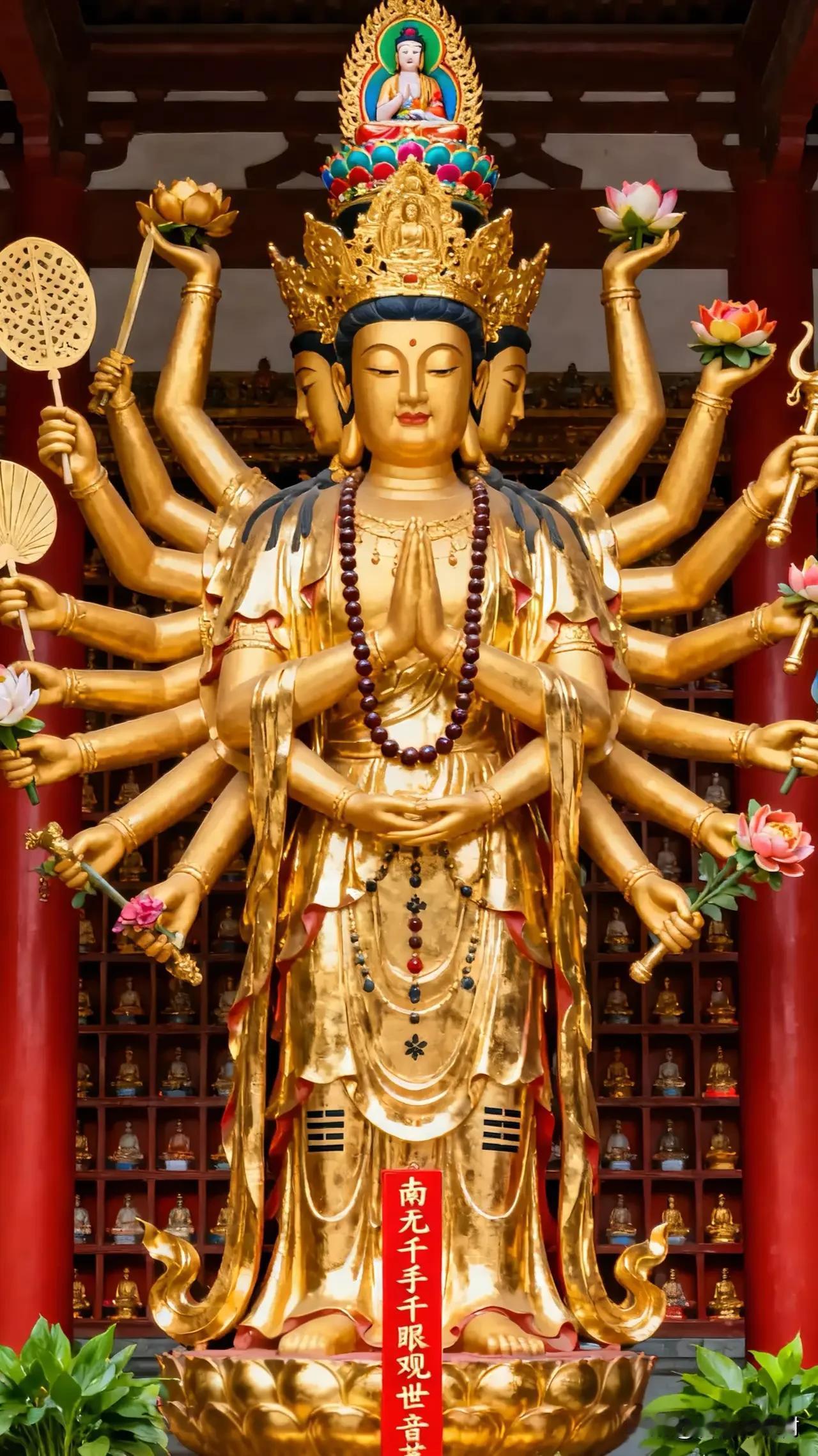 见者得福！这尊千手观音，藏着中国人最温柔的慈悲踏入古刹的那一刻，殿宇的红柱