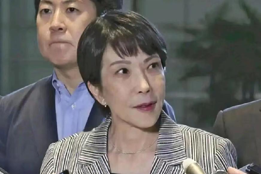 11月25日，日本共同社报道:“中国的反制迅速而密集，而高市早苗首相的支持不断攀