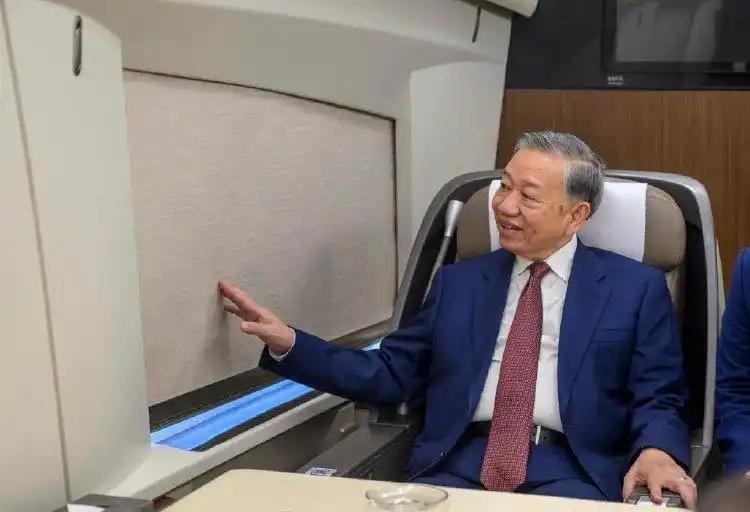 都在说越南领导人苏林坐中国高铁是一场轻松的“体验”，但如果你真这么想，就完全没看