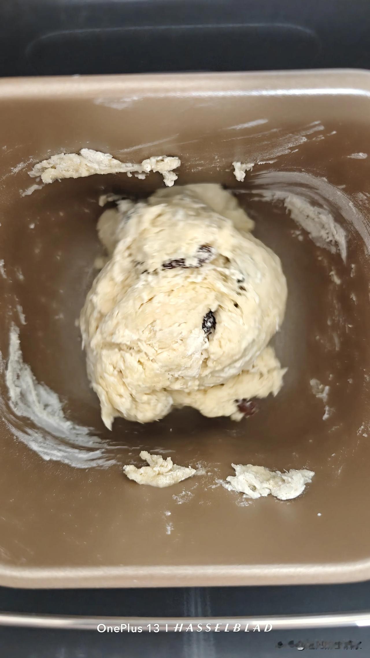 🍞面包出炉啦，还不赖，以后真的不用去面包店了！👉一开始揉面团黏糊糊的，差