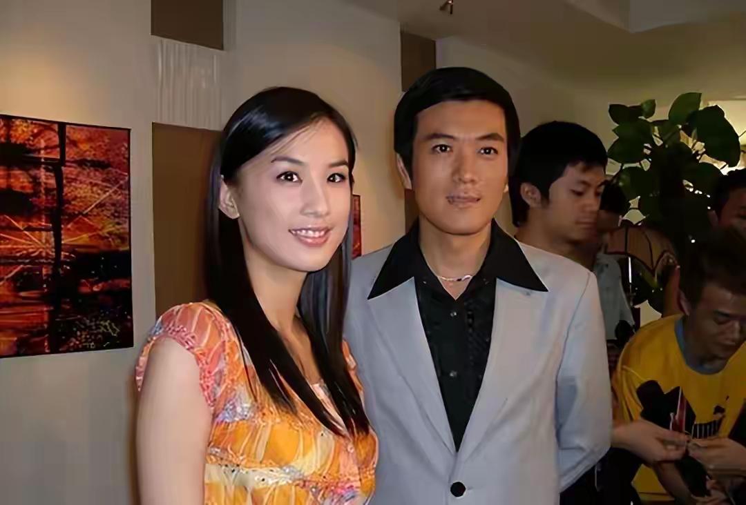 杨子最近真是祸不单行！刚被曝和小23岁新欢秘密生子，深情人设彻底翻车，时间线还被