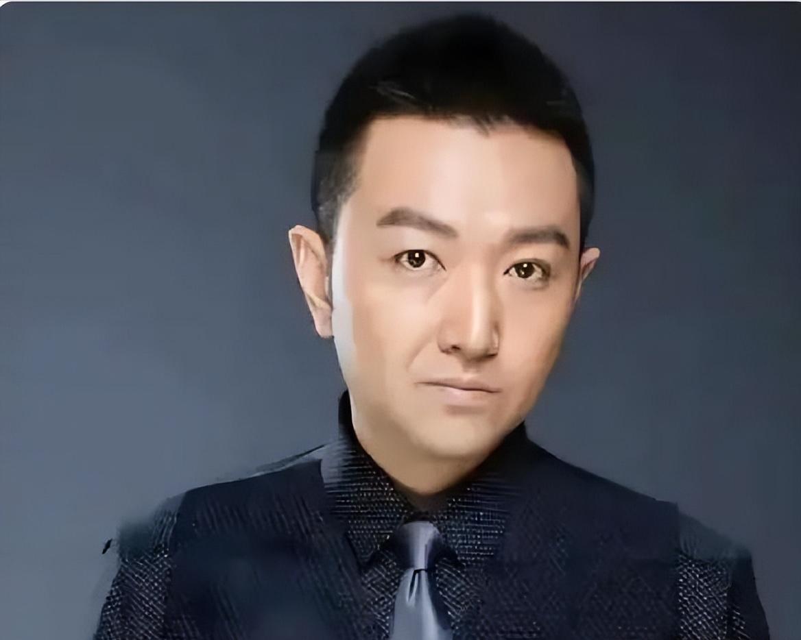 一次，演员刘向京说：2006年前后，在拍《闯关东》时，我和朱亚文、齐奎在没事的时