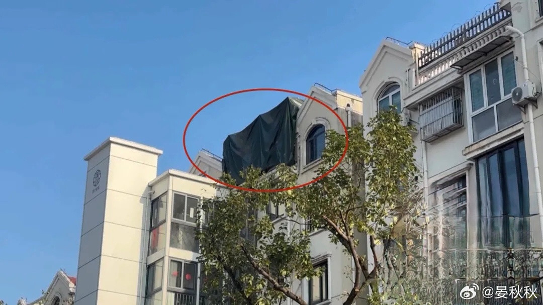 物业经理泄密果然，是物业经理泄密。昨天的视频，讲到一个业主，投诉小区违法建筑。结