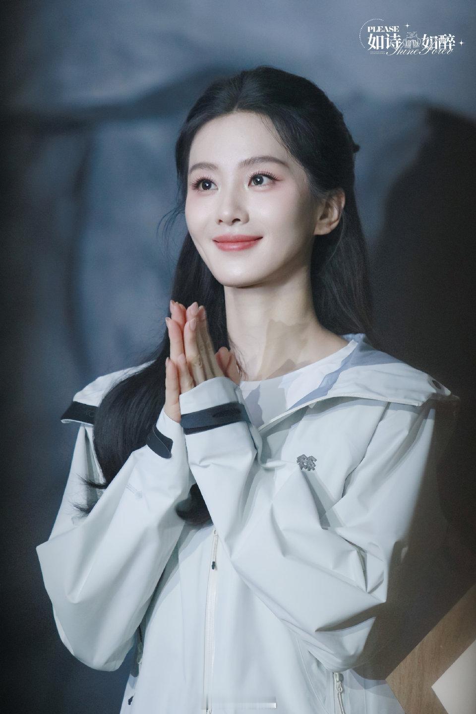 刘诗诗胡歌同框诗诗真的太美了，青春女大既视感​​​
