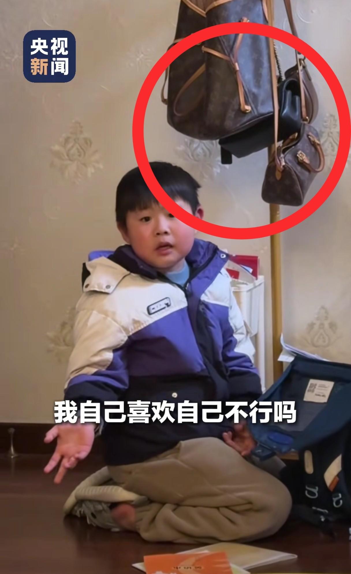 央视新闻“翻车”？视频中小海哥的自信，引来网友热议。最近，央视新闻发布的