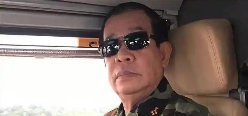 柬埔寨GDP只有泰国一个零头。它凭什么敢跟区域强国叫板？答案不在国力，而在一个人