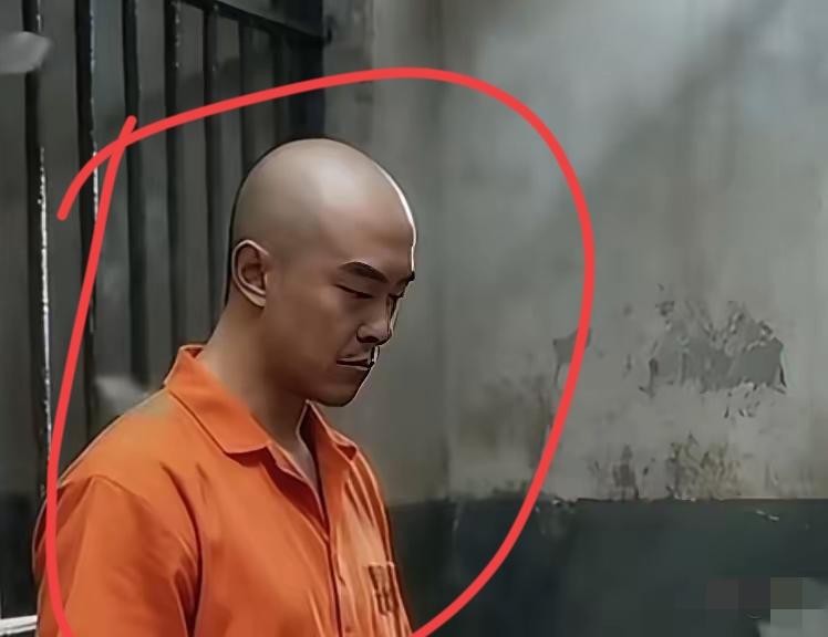 据说金毛这段时间经常晚上做噩梦！无缘无故就开始恐慌害怕的表情，睡不安稳的模样