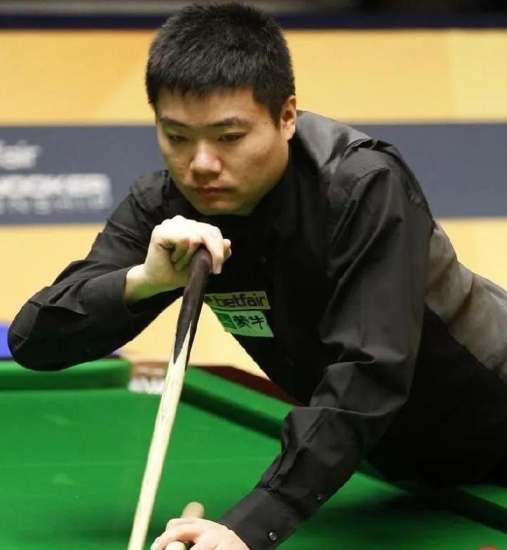 有钱人的生活不过如此，丁俊晖37岁，身家就已经好几个亿了，每年挣的钱都得论千万算