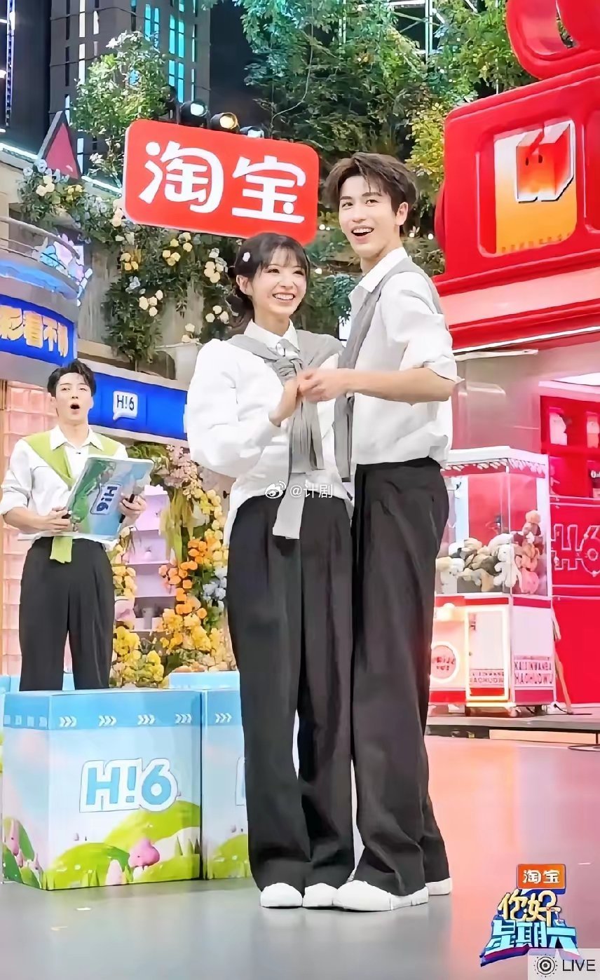 我感觉跟田曦薇合作的男演员压力太大了，不是因为她演技有多强，而是因为田曦薇太高了