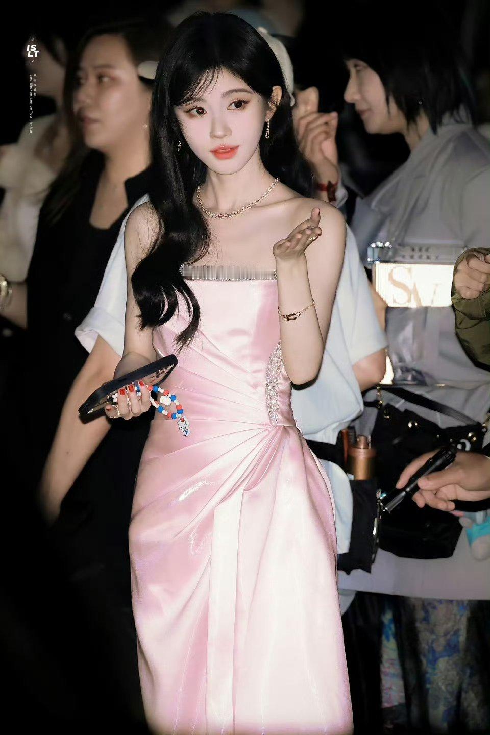 给鞠婧祎磕水仙的简直就是天才富家千金x皮衣机车女,好磕[