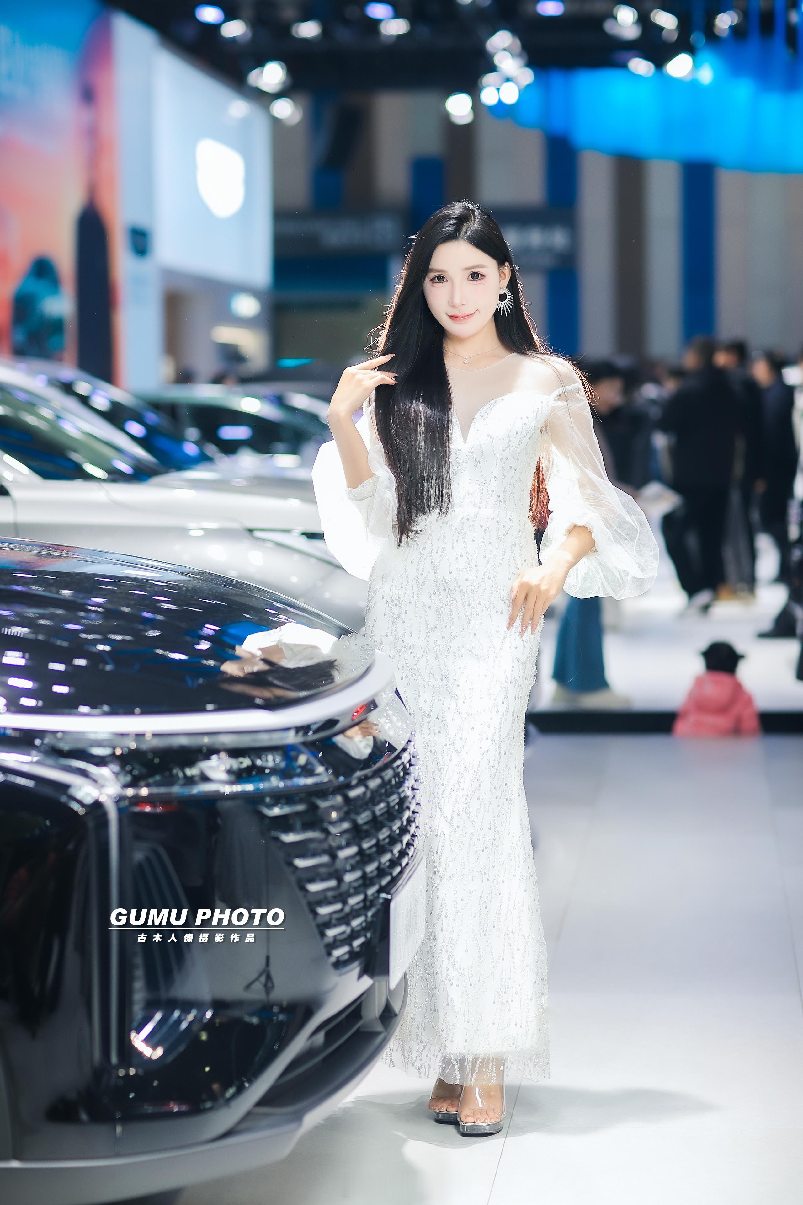 2025贵阳汽车文化节星途展台模特小姐姐。2025贵阳汽车文化节第十五届贵阳汽车