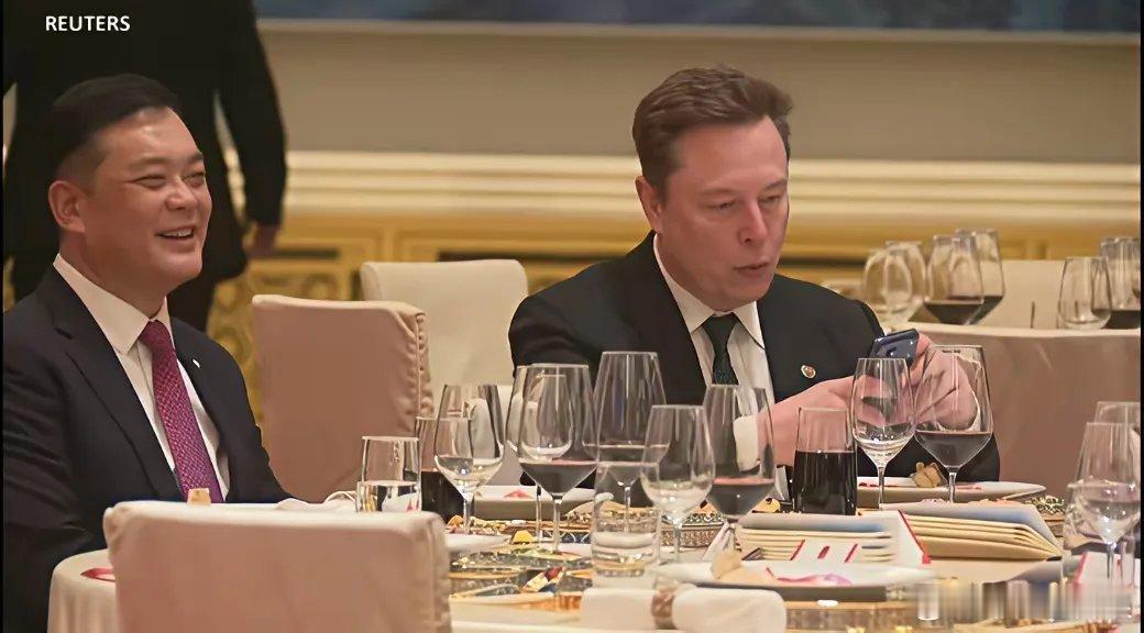 马斯克icon唯一崇拜中国企业家的人应该只有马云icon，他一直对马云近些年的低