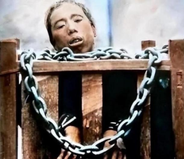 1864年11月，年仅16岁的太平天国幼主洪天贵福被押赴刑场处决，他在来的囚车上