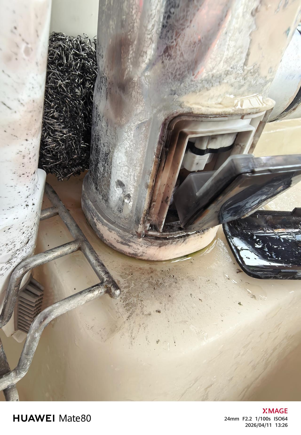 这就是我坚持在京东购物的原因，售后有保障！我2021年在京东买了一个电热水龙头，