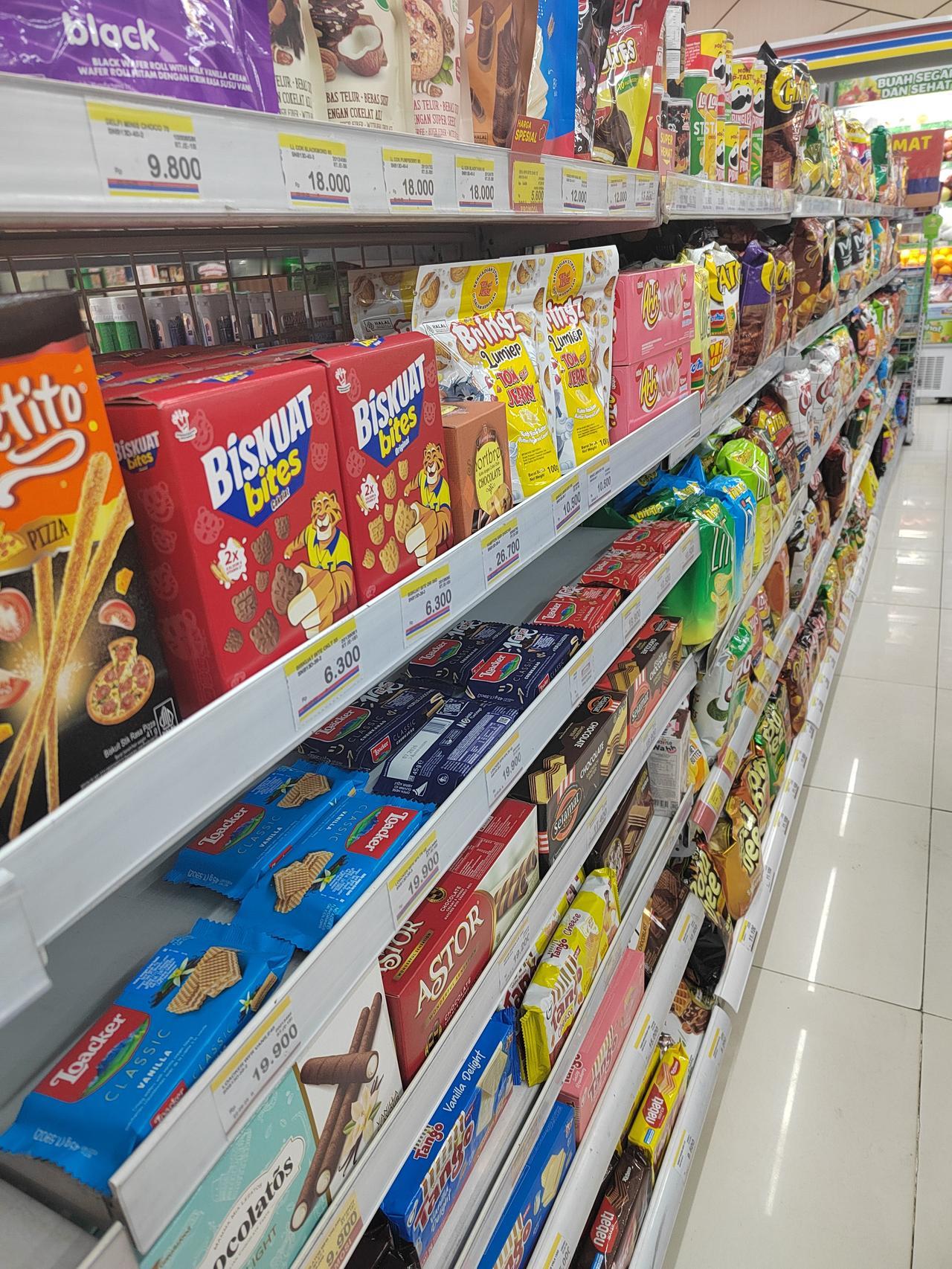 虽然现在的职场已经到了被人唾弃的地步，但既然仍选择要靠工作赚钱，那还是踏踏实实把