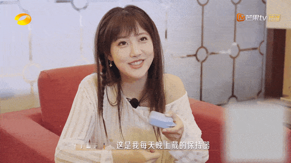 李艺彤把自己的牙套抵押了，哈哈笑死我了，李艺彤搞笑女无疑了[笑着哭]​​​