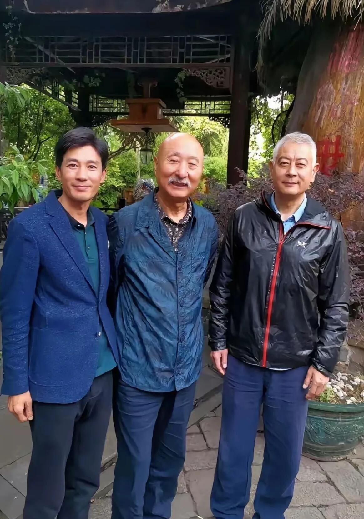 巫刚和陈强确实都是响当当的老戏骨，演技那叫一个精湛，塑造的角色深入人心。有时候看