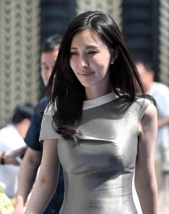 王石老婆田朴珺去当主持人了！重庆卫视播的节目叫《共同说》，嘉宾居然有张朝阳，