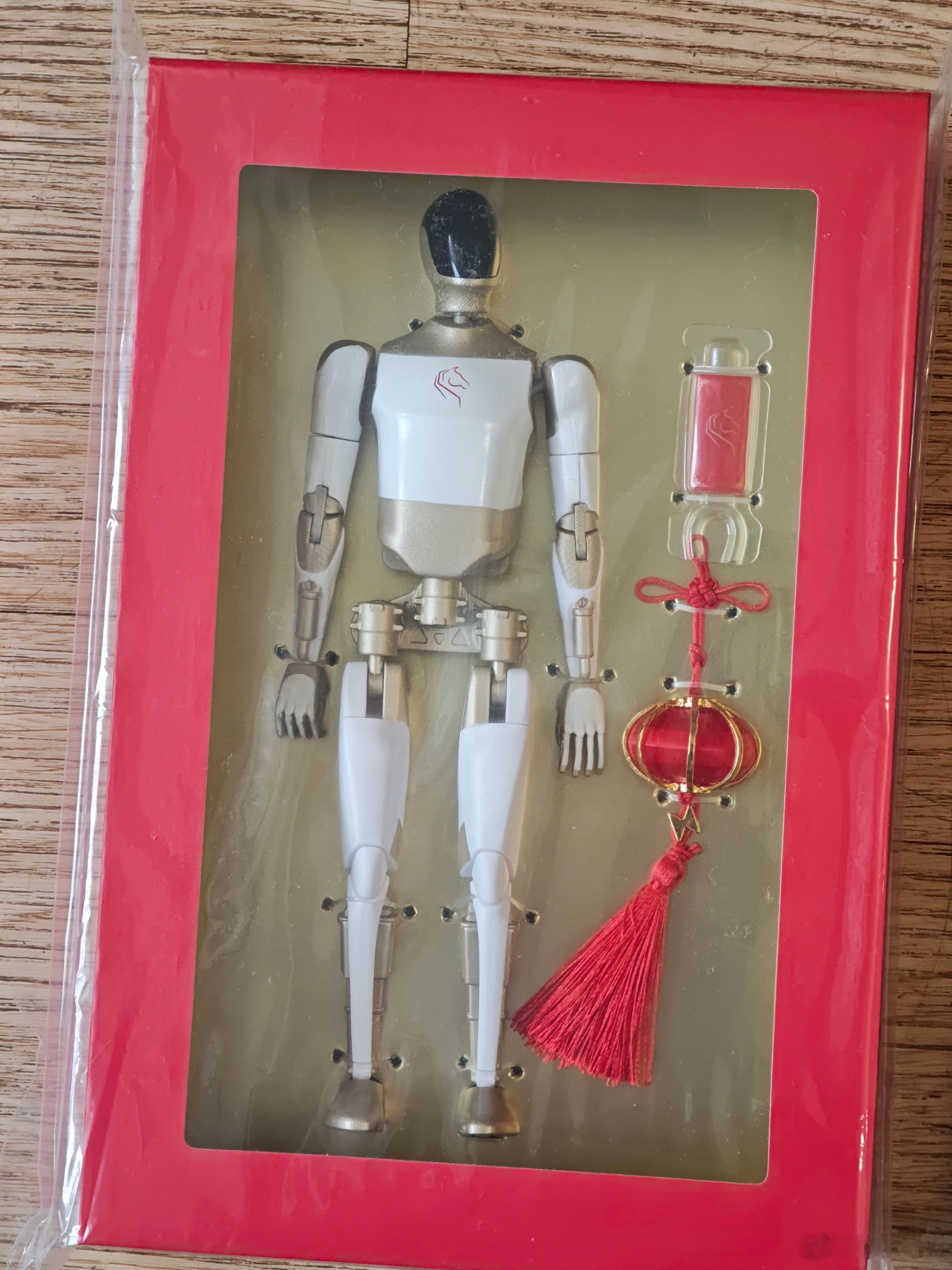 TeslaBot马年特别款收到啦！集齐了3款特斯拉机器人，但是没抽到黑色的隐藏