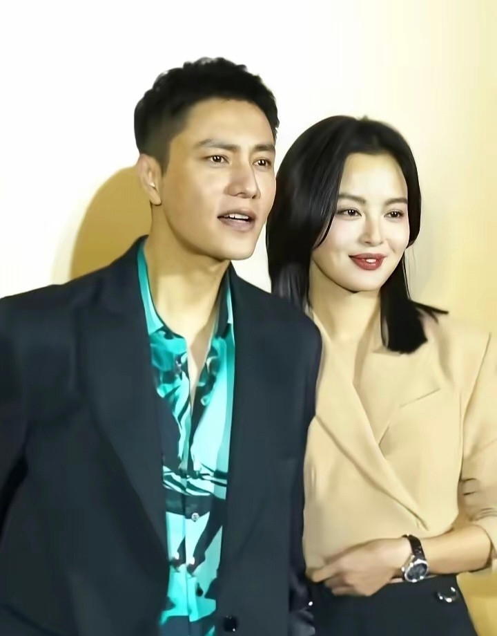 陈坤与辛芷蕾同框，陈坤瘦了状态又回来了。两个人都很洒脱，太养眼了​​​