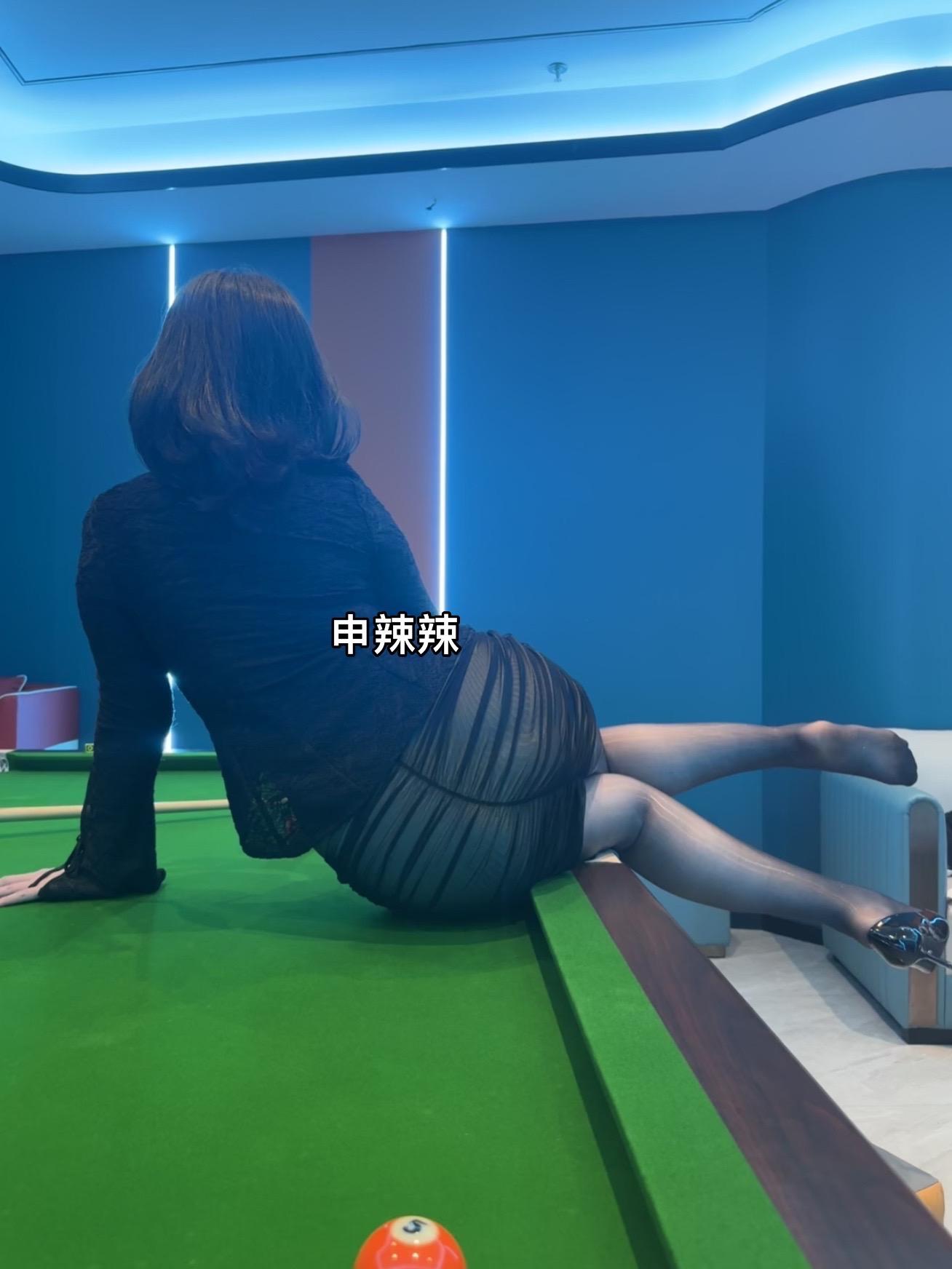 高跟黑色丝袜穿搭