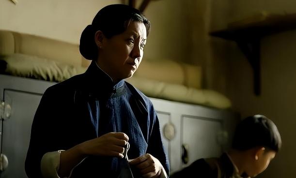 李大钊牺牲后，妻子筹措安葬费，鲁迅捐了五十，汪精卫捐了一千。 1927年4月