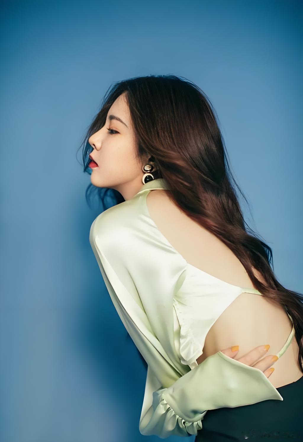 宋妍霏穿搭一直非常大胆、率真、自信～宋妍霏女神穿搭时尚穿搭明星