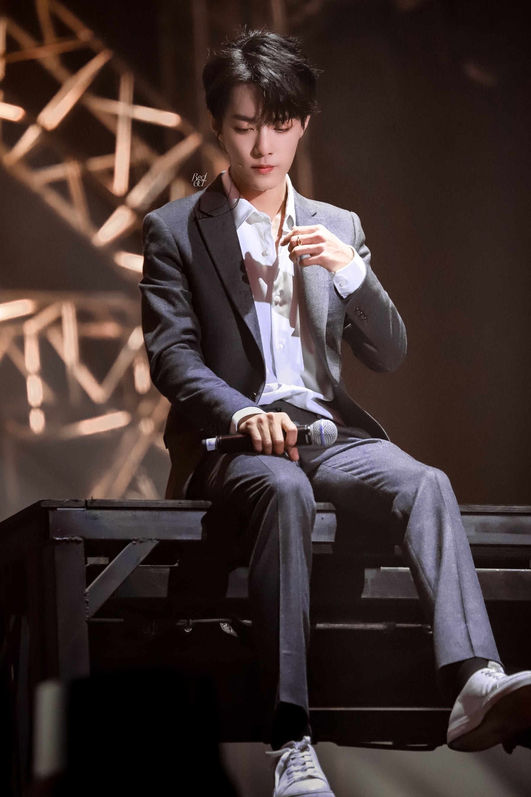 肖战舞台战的高光时刻！超级帅！