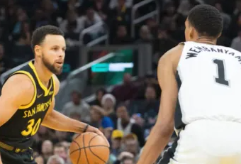 掘金球员卡梅伦-约翰逊在一档播客节目中被问到愿意自掏腰包看哪些球员的比赛。卡梅