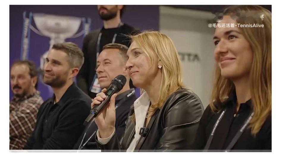 WTA前世界女双第一维斯妮娜在赛后新闻发布会上，对阿尔卡拉斯提问了很多人关心的感