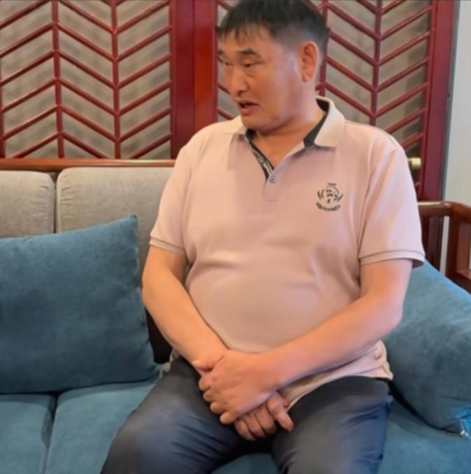 朱之文坦言：“说实话，我根本不缺钱。”记者反问“不缺钱为啥还天天跑商演”，朱之文