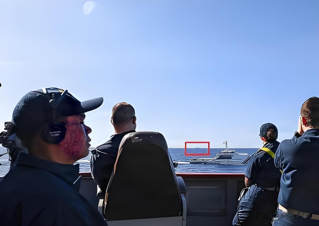 美国的驱逐舰就在旁边，菲律宾却依然被“瞄准锁定”！这大概是2026年开年最大的国