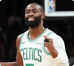 凯尔特人103:95战胜步行者，一战有4个不可思议！1、杰伦布朗连续7场30