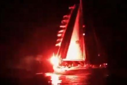 以色列公海化身海盗！武装拦截加沙人道援助船队，扣押175名国际人士，11国联手发