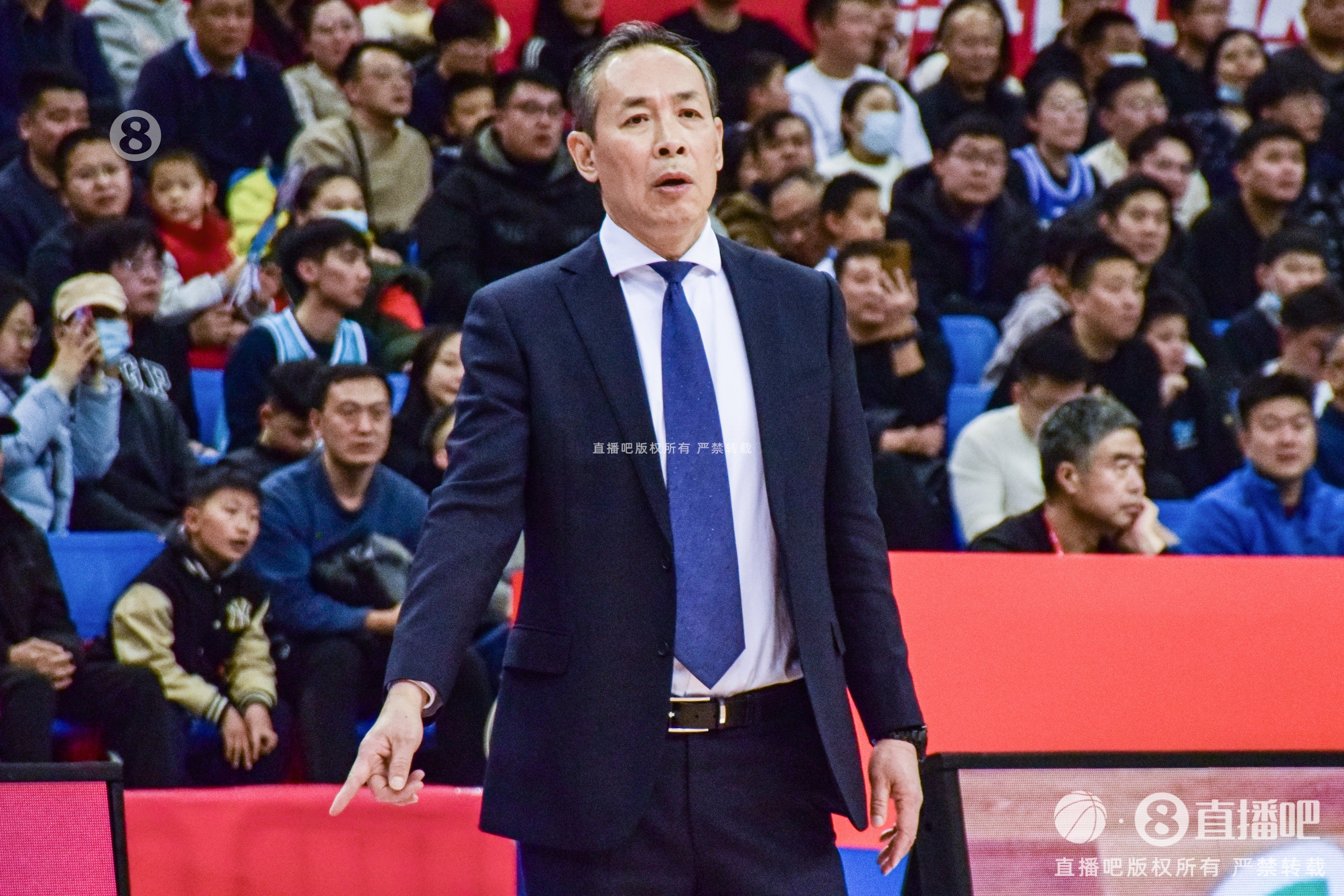 许利民: 我们吊儿郎当没责任感 赢球不是靠我暂停布置战术多艺术